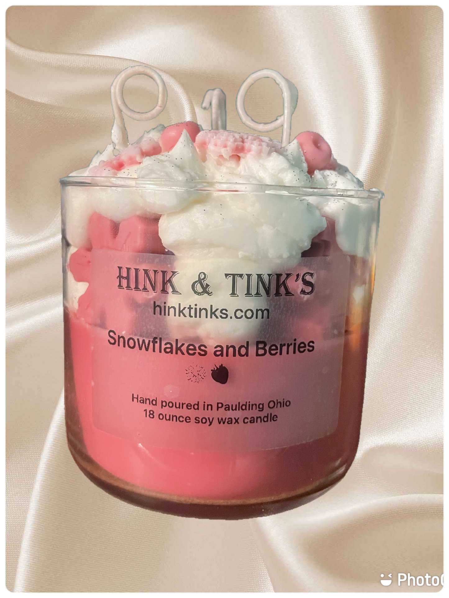 18 ounce Snowflake and Berries soy wax candle